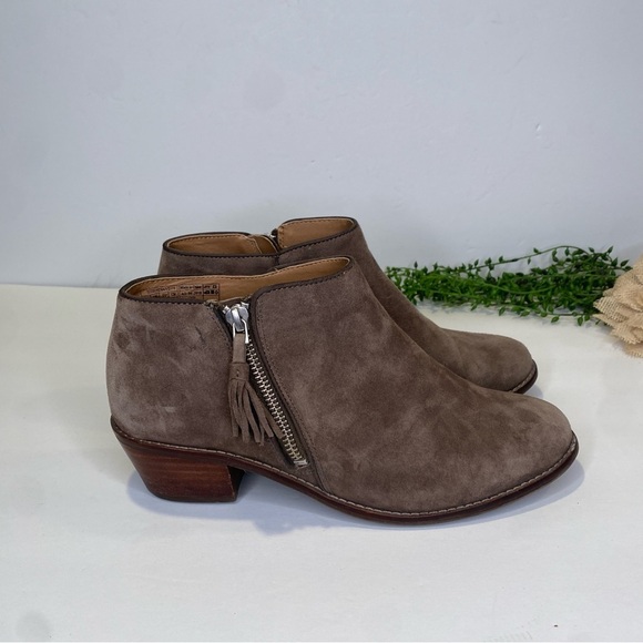 Vionic Joy Serena Suede Taupe Grey Ankle Boots Side Zip Size 7.5M